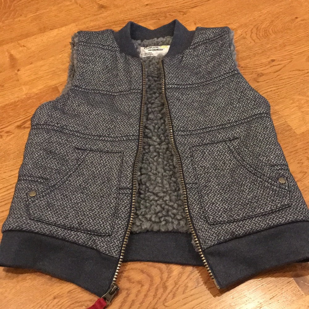 Genuine Kids OshKosh fuzzy vest size 5T blue/gray